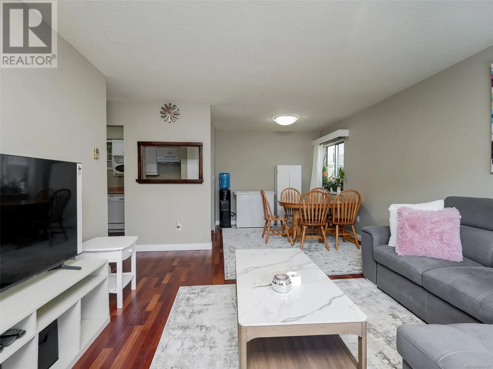 203 2747 Quadra St