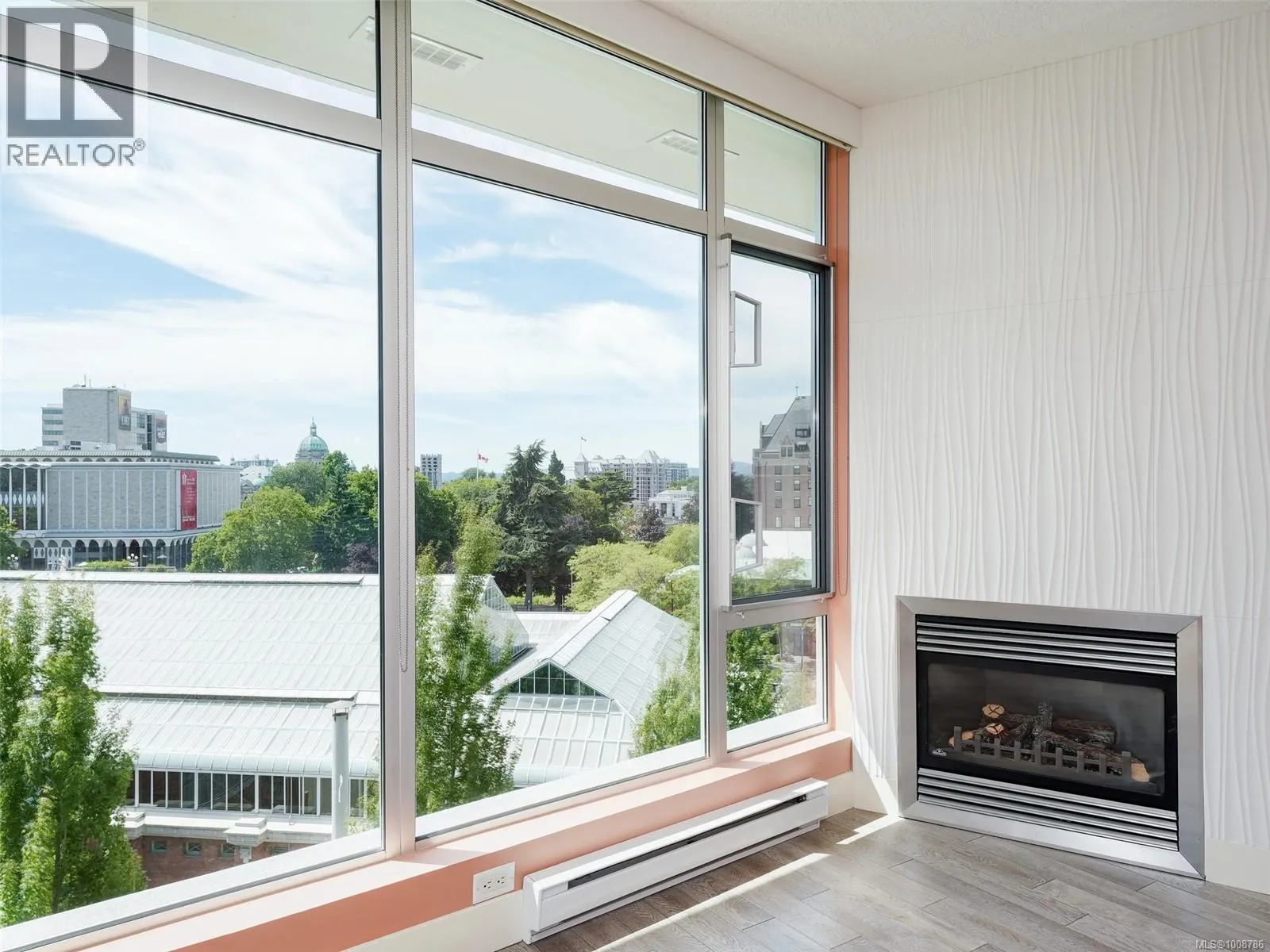 N609 737 Humboldt St