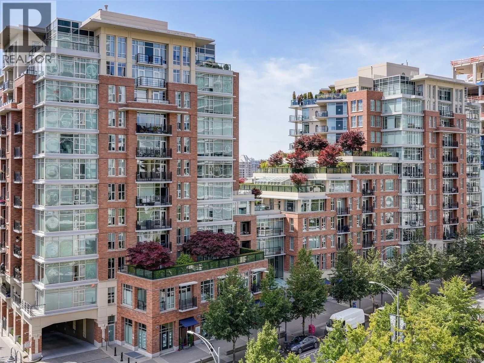 N609 737 Humboldt St