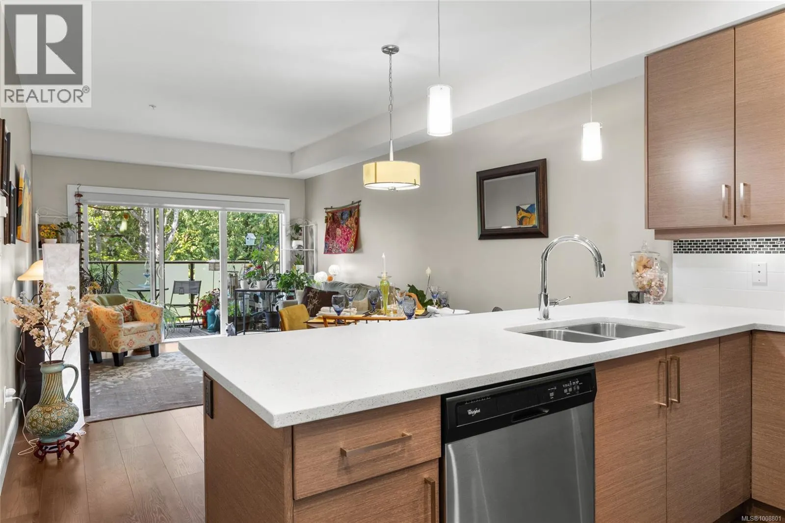 203 7111 West Saanich Rd