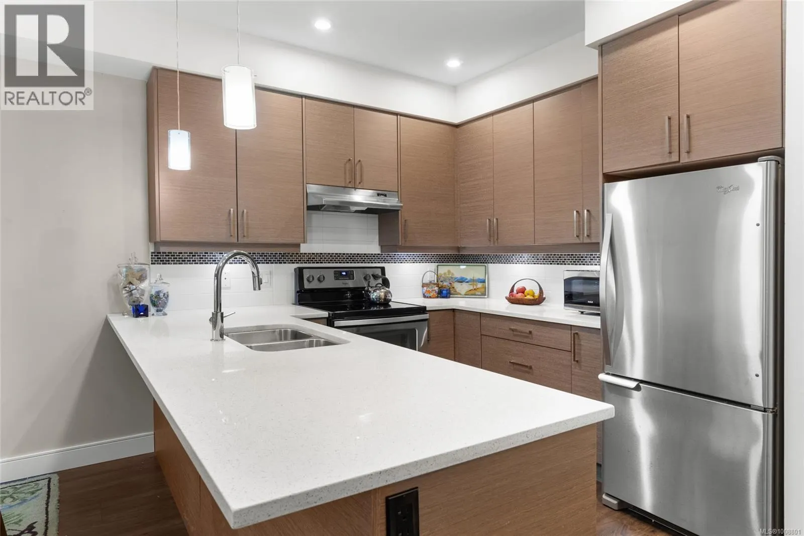 203 7111 West Saanich Rd