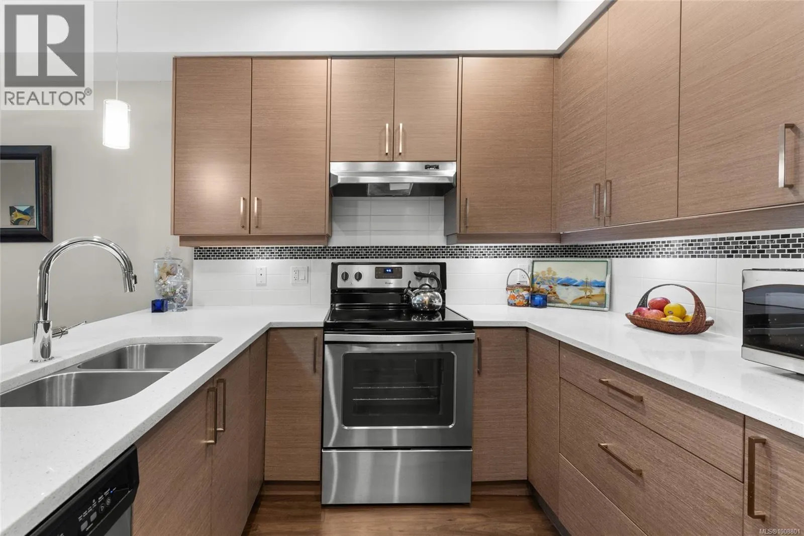 203 7111 West Saanich Rd