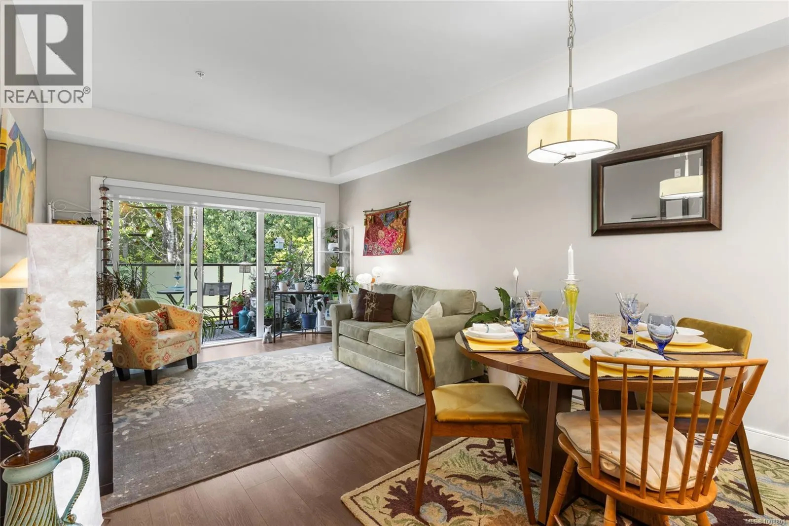 203 7111 West Saanich Rd