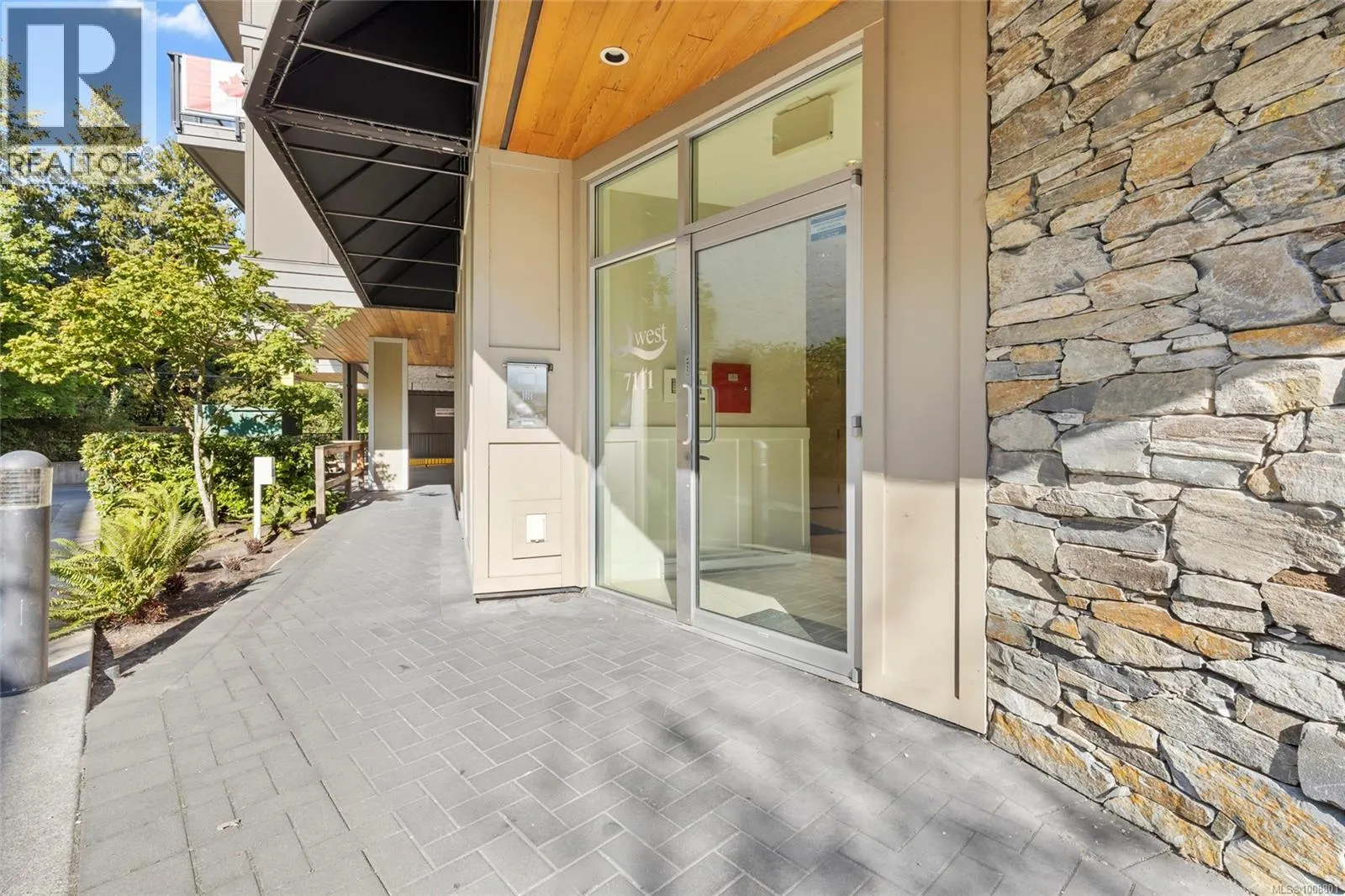 203 7111 West Saanich Rd