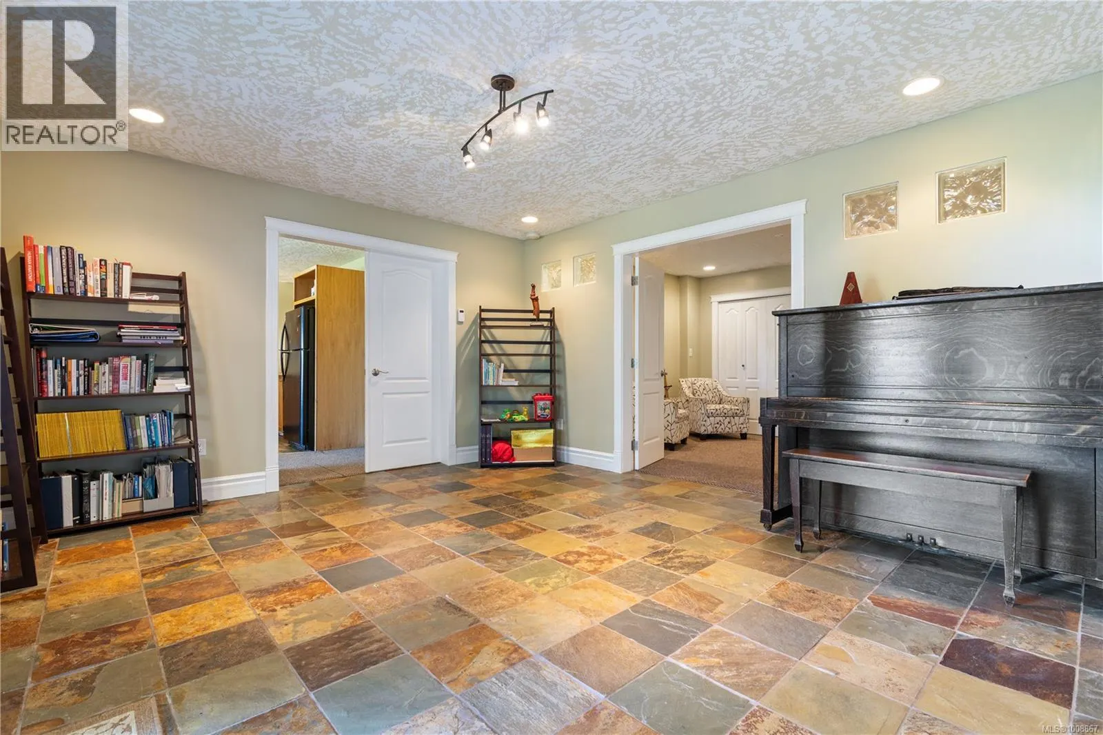 3361 Hatley Dr
