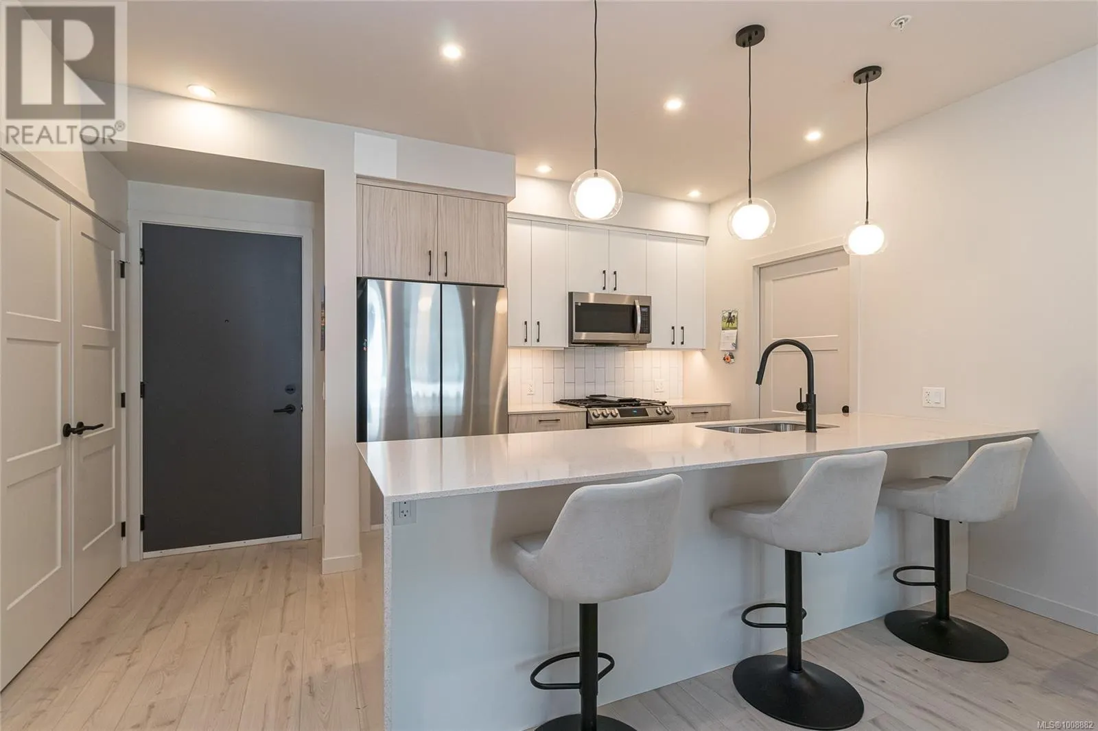 208 958 Pharoah Mews