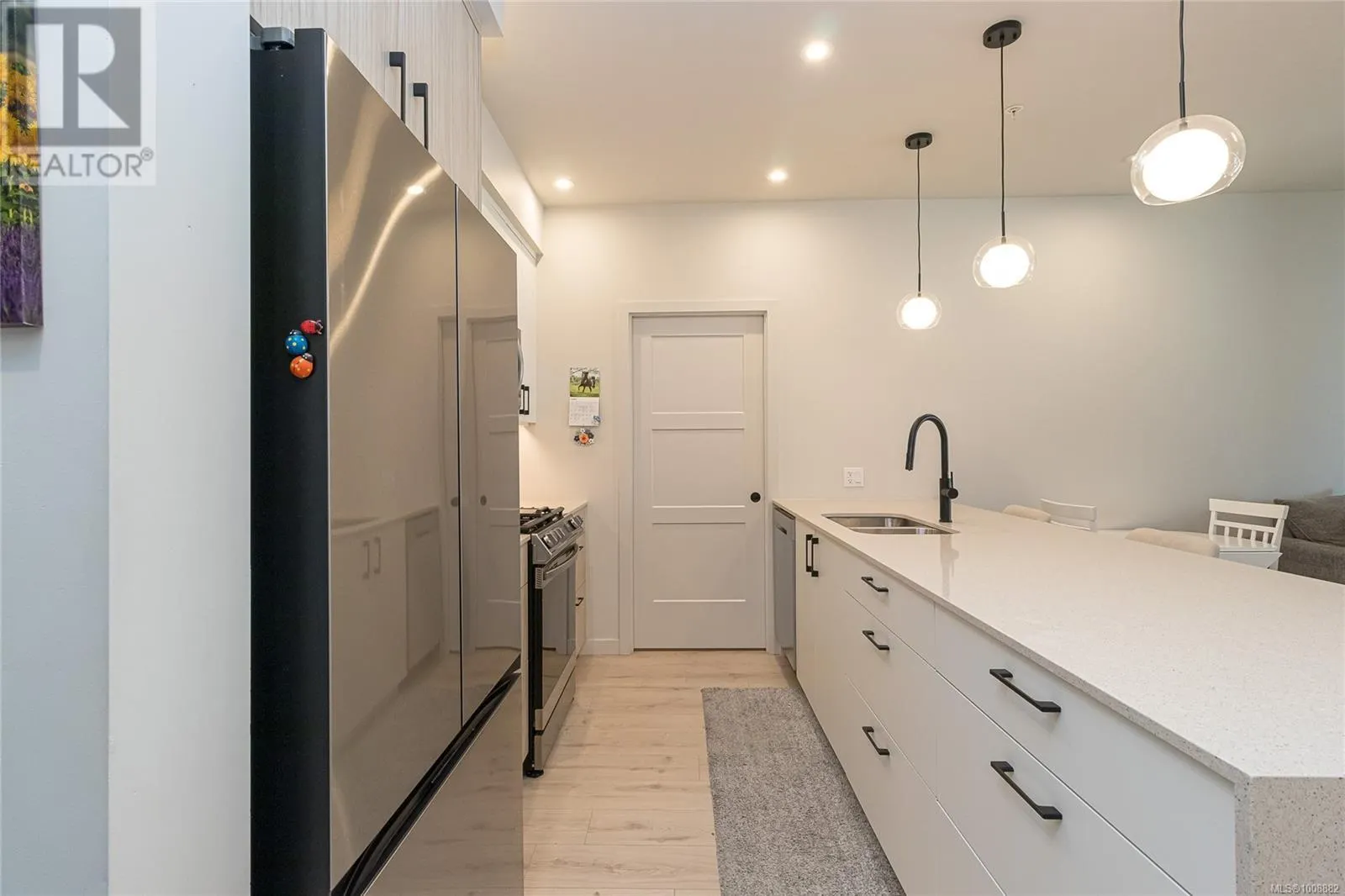 208 958 Pharoah Mews