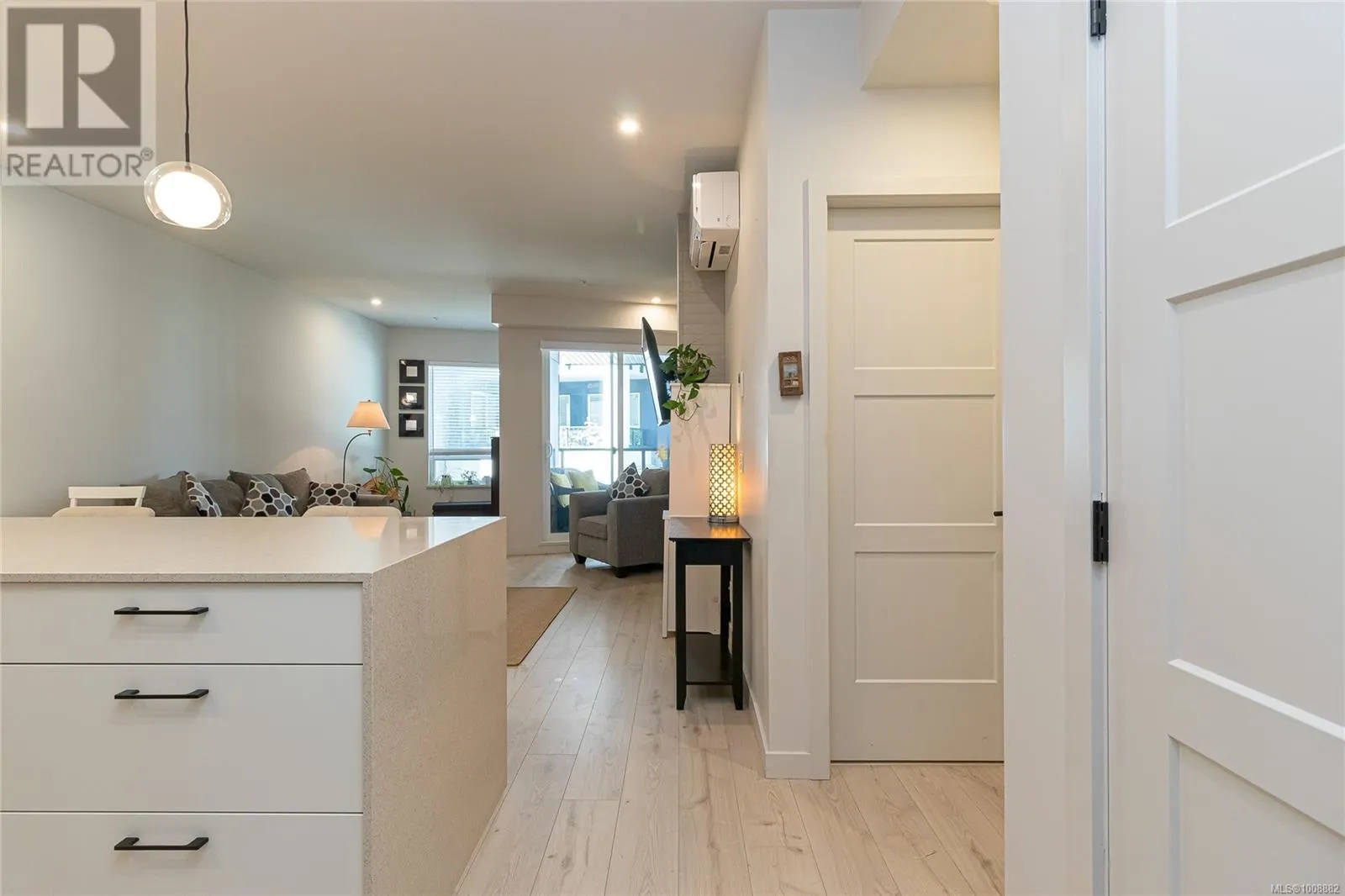 208 958 Pharoah Mews