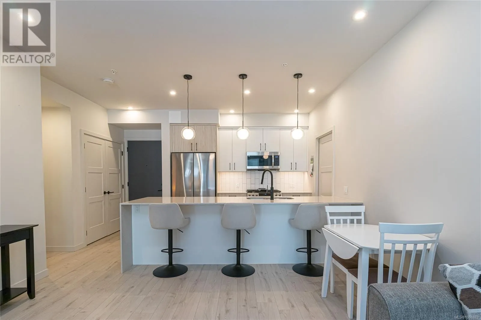 208 958 Pharoah Mews