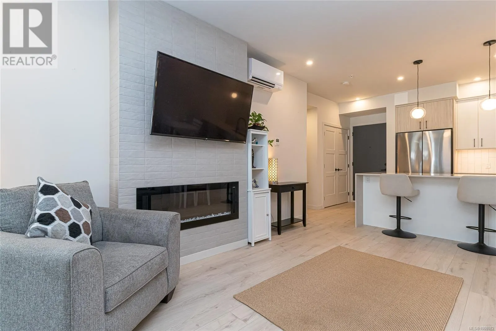 208 958 Pharoah Mews