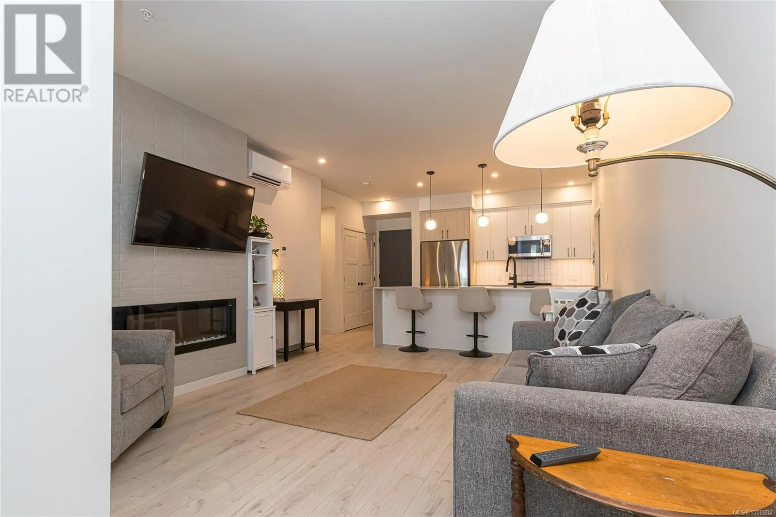 208 958 Pharoah Mews