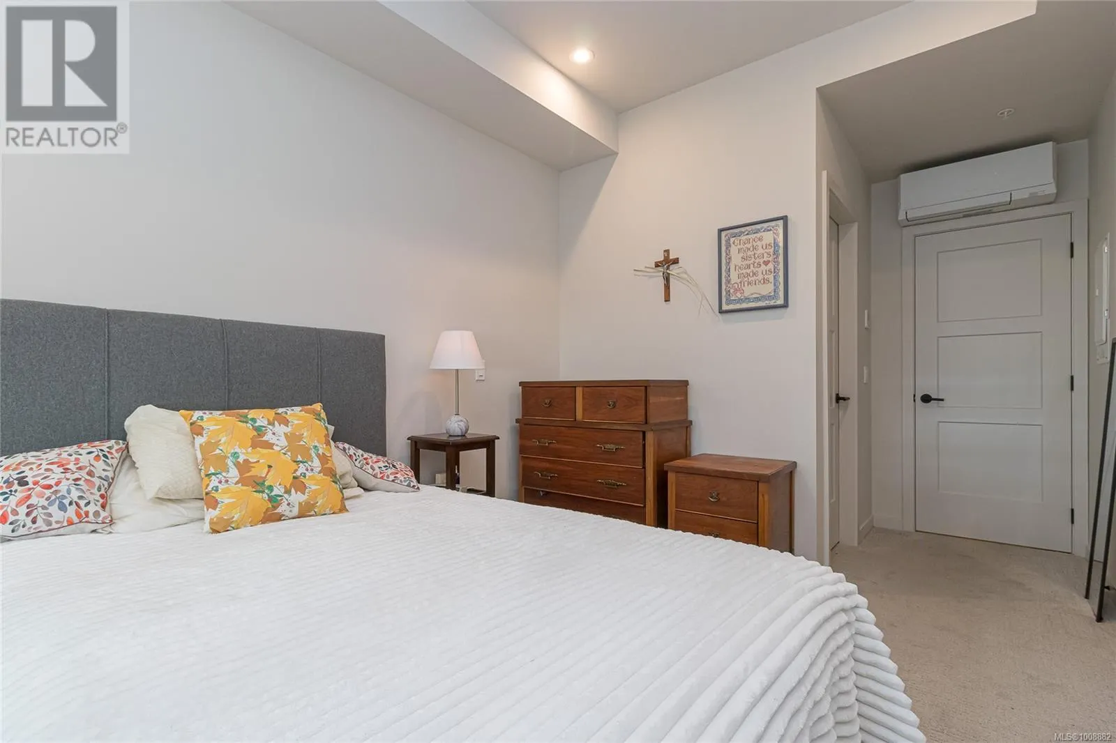 208 958 Pharoah Mews