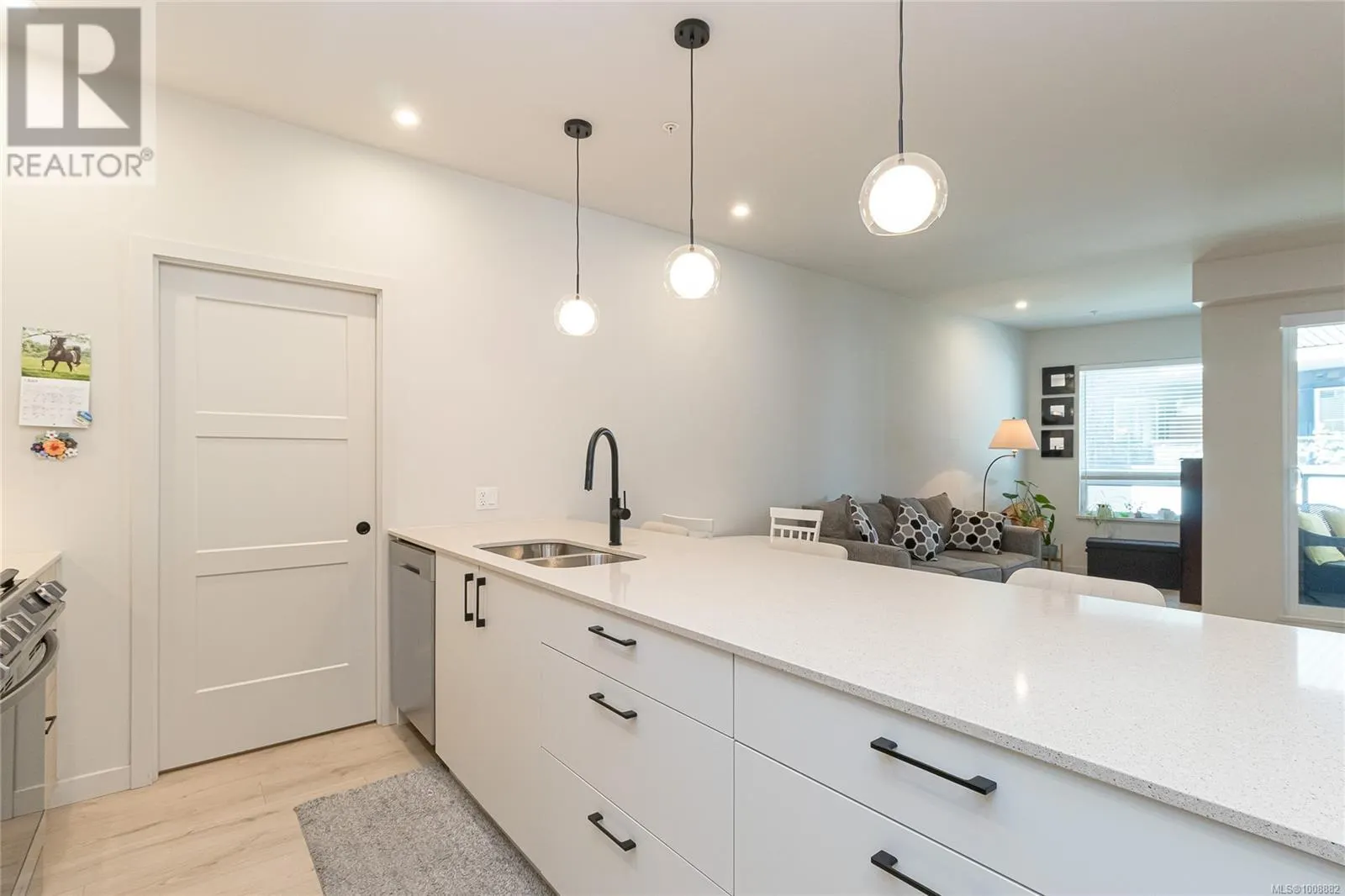 208 958 Pharoah Mews
