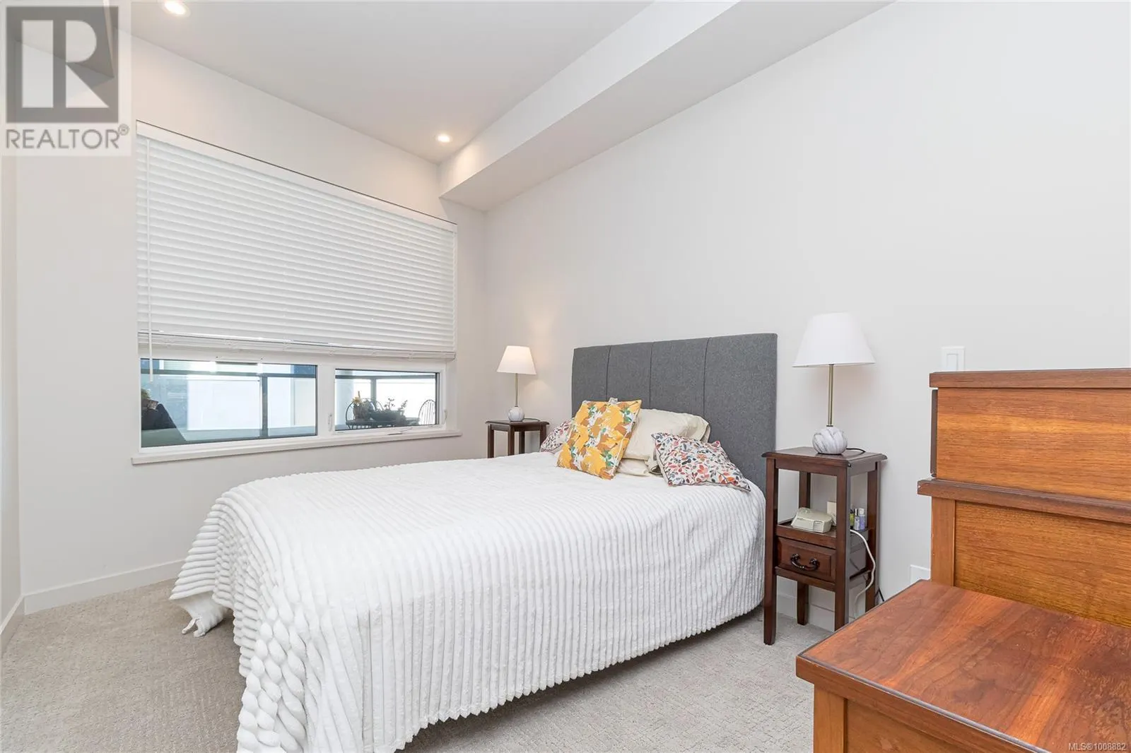 208 958 Pharoah Mews