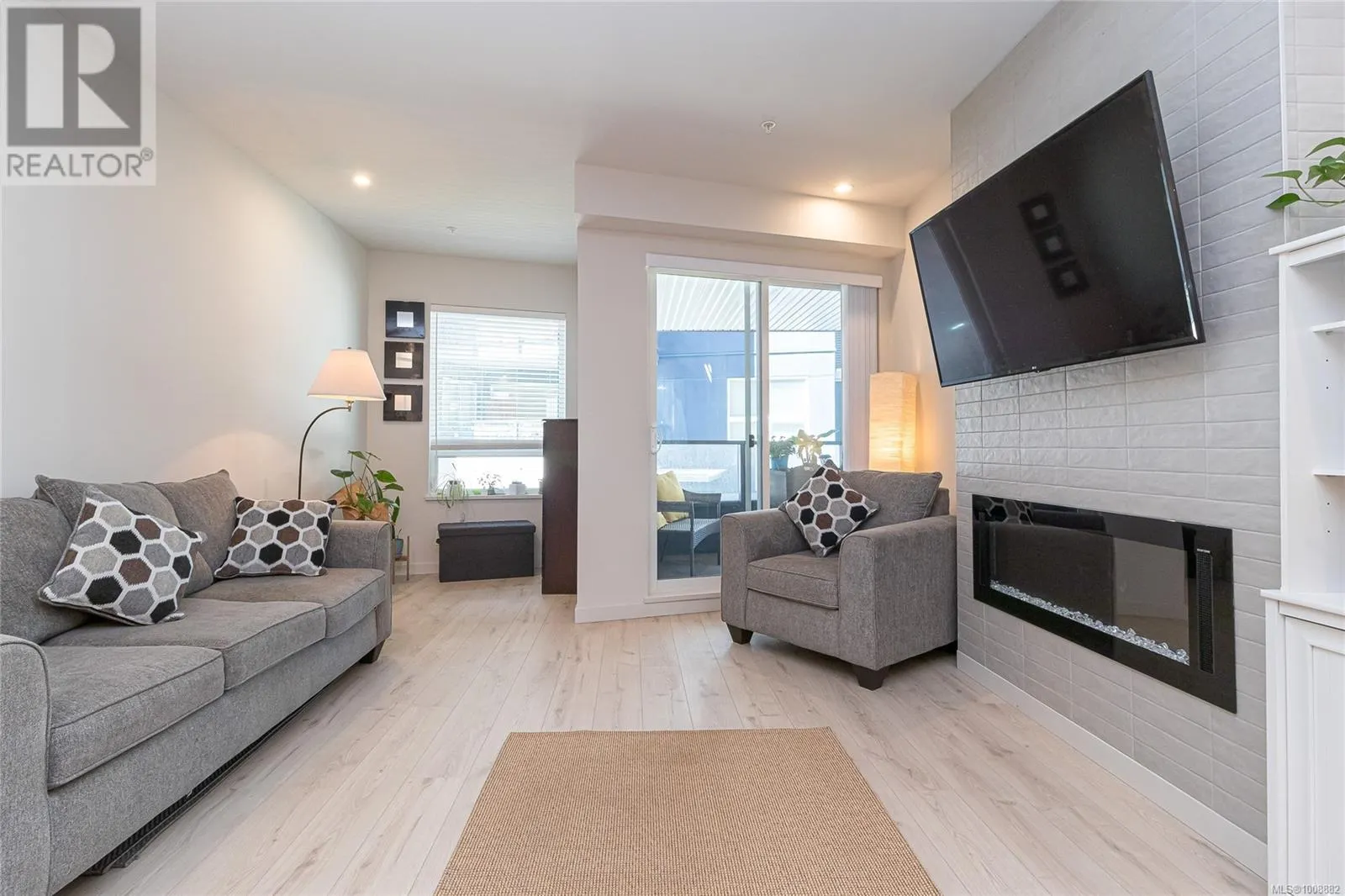 208 958 Pharoah Mews