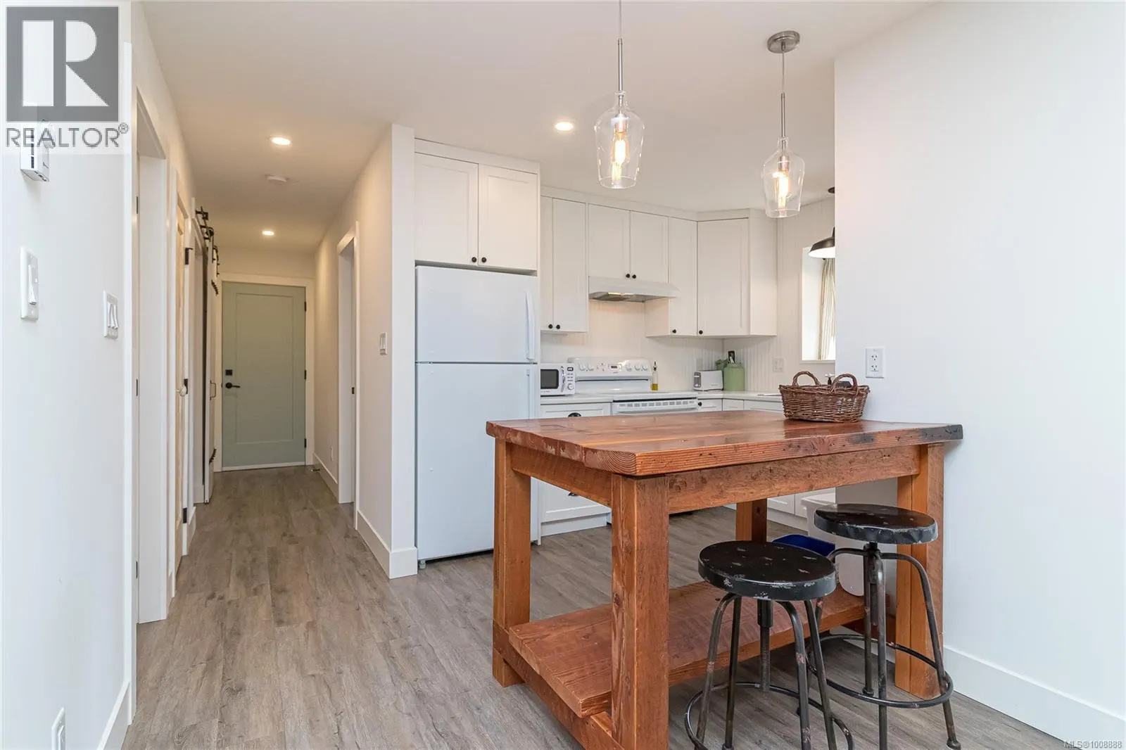 8565 Bourne Terr