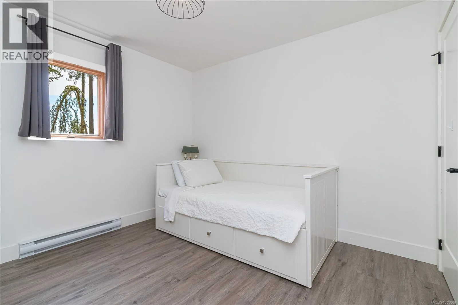 8565 Bourne Terr