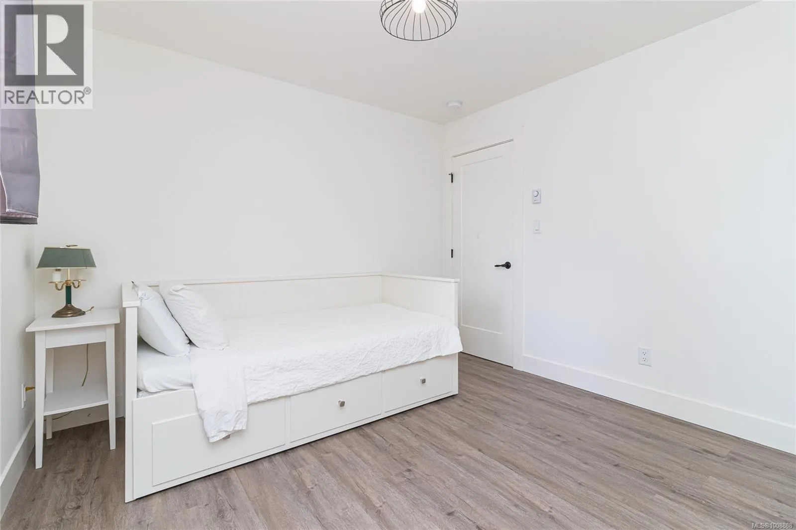 8565 Bourne Terr