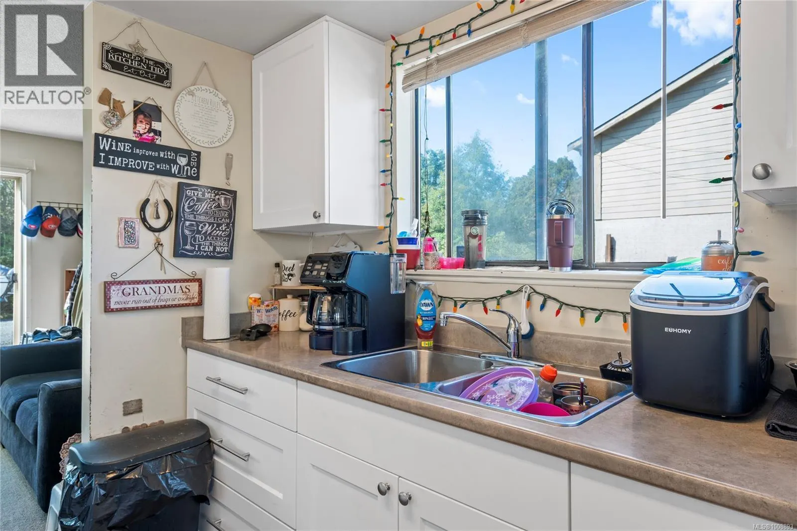 A 1060 St. George Cres