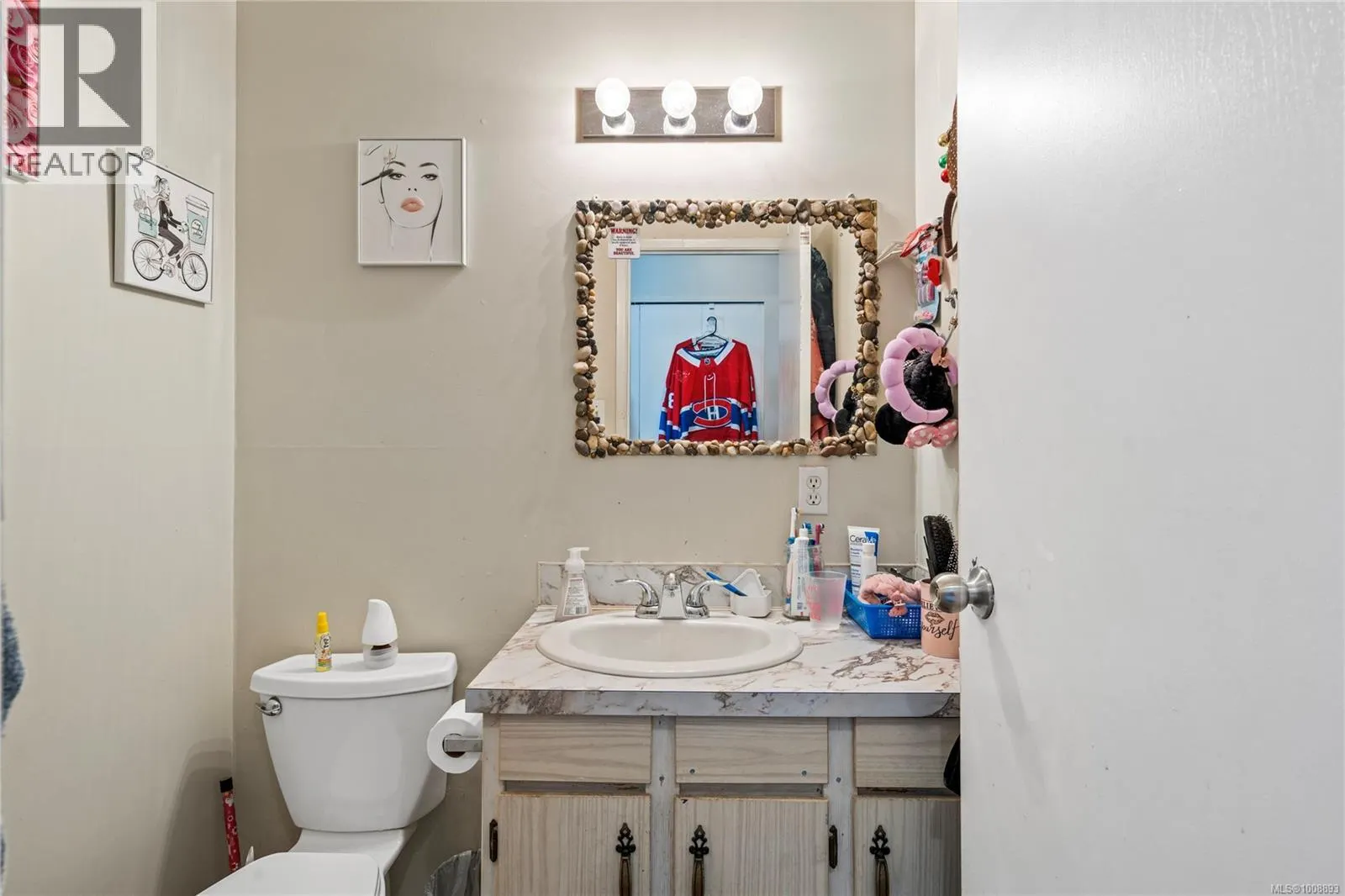 A 1060 St. George Cres