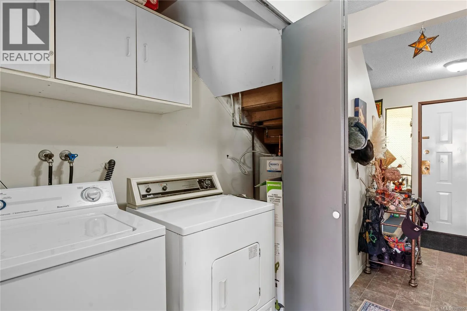 B 1060 St. George Cres