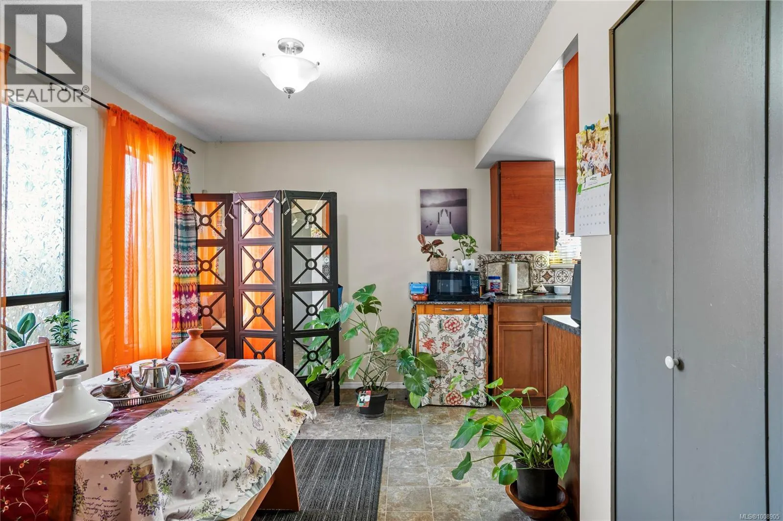 B 1060 St. George Cres