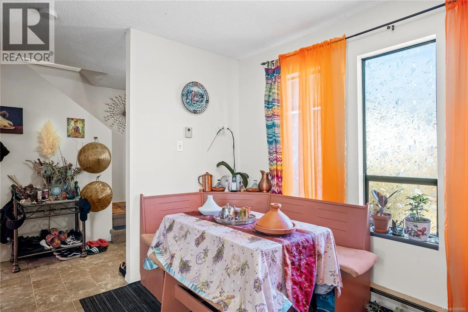 B 1060 St. George Cres