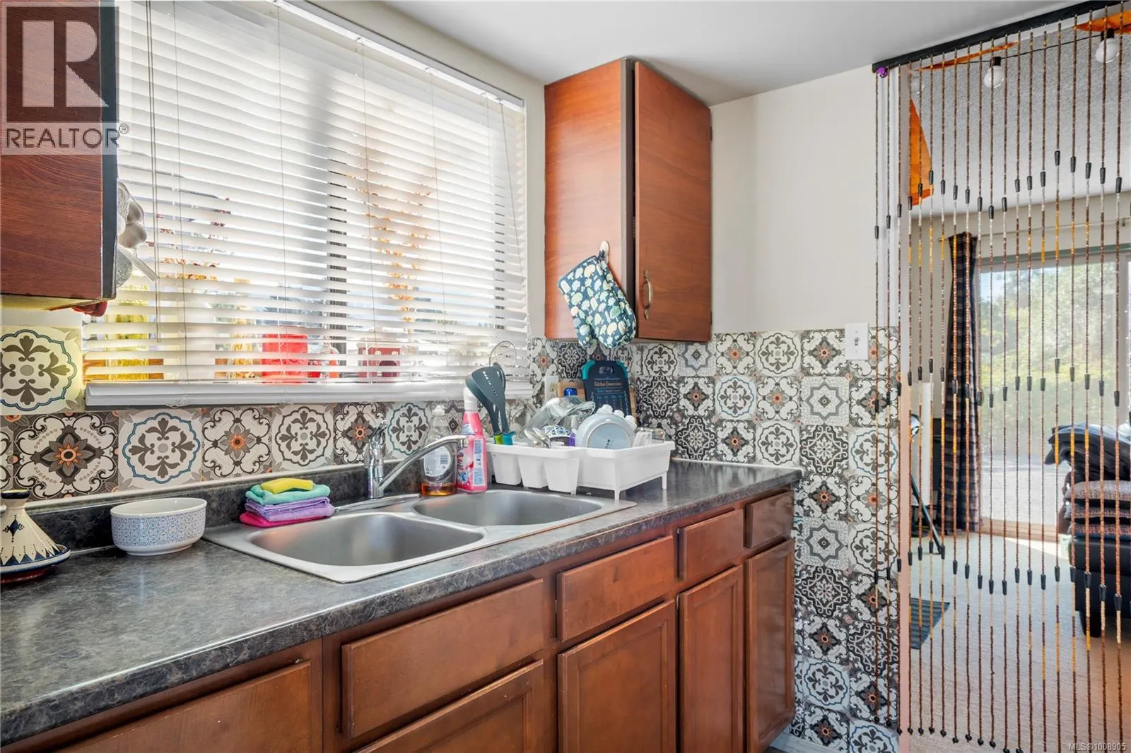 B 1060 St. George Cres