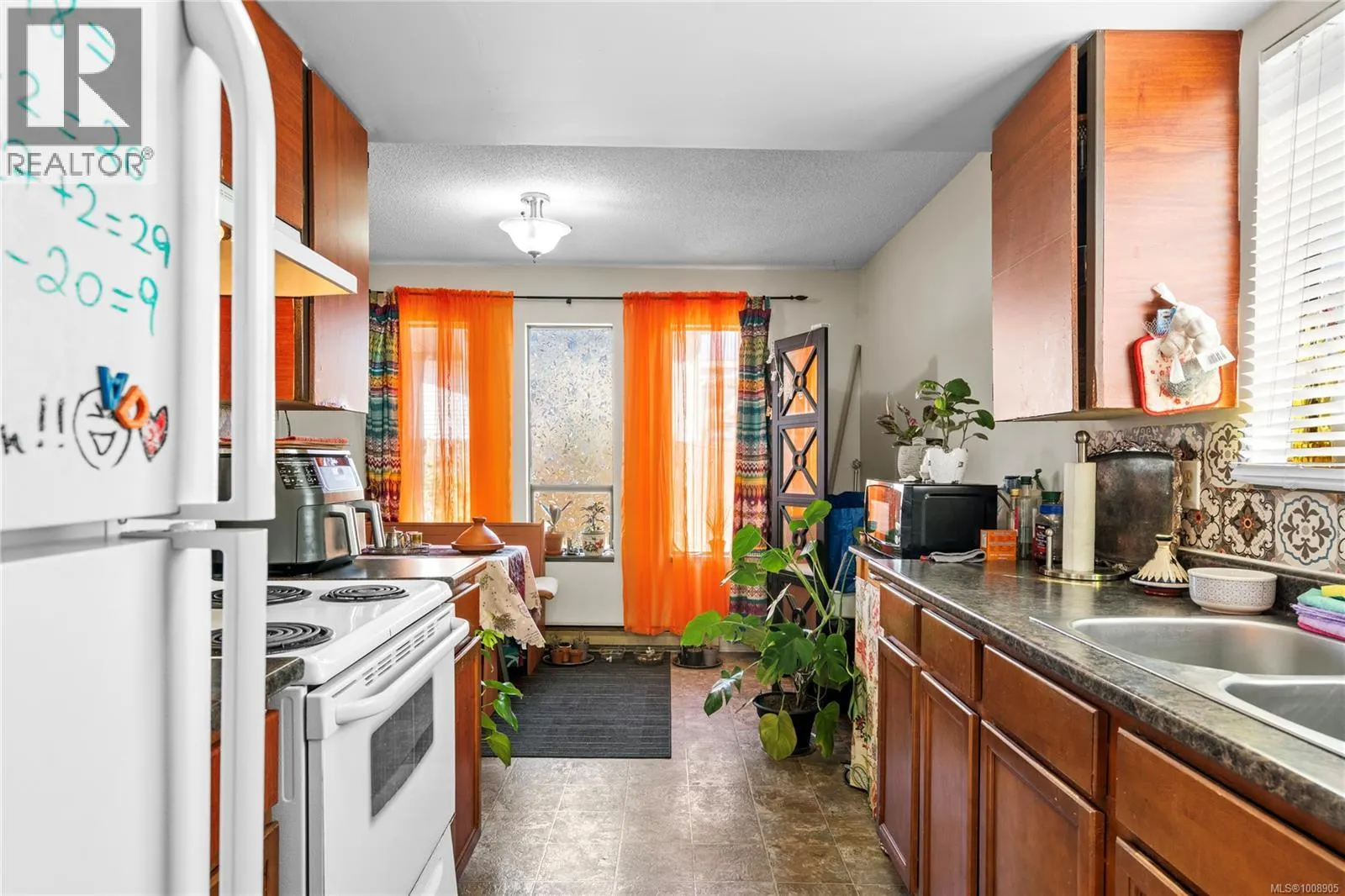 B 1060 St. George Cres