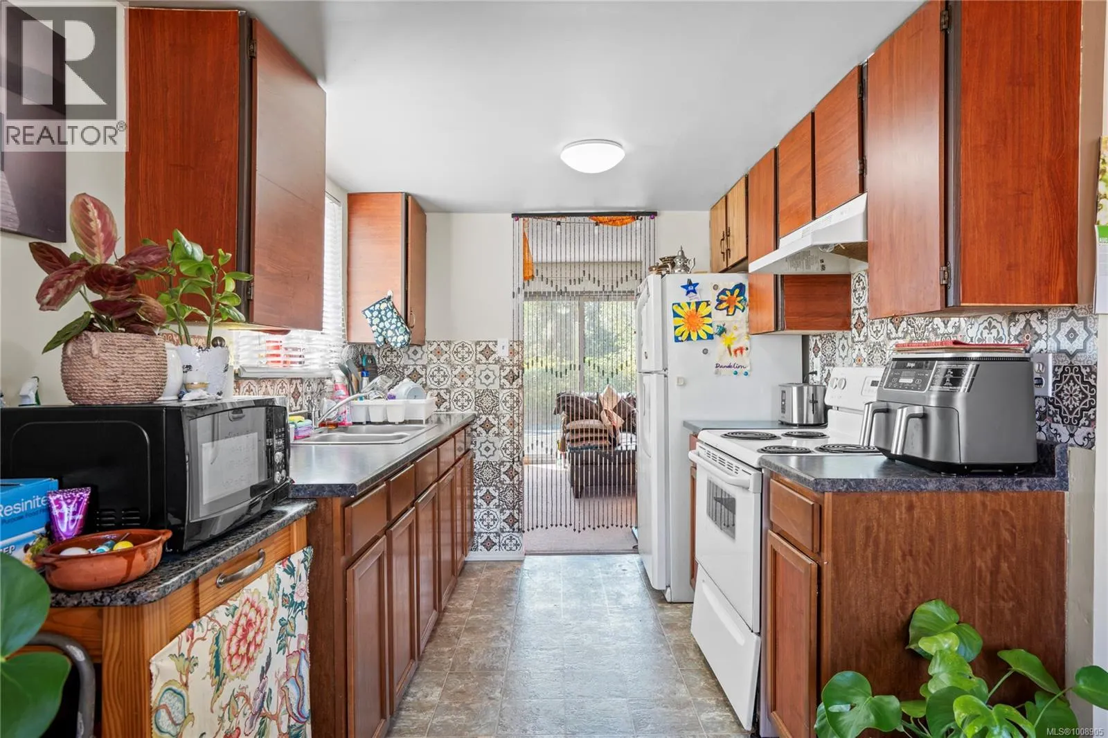 B 1060 St. George Cres