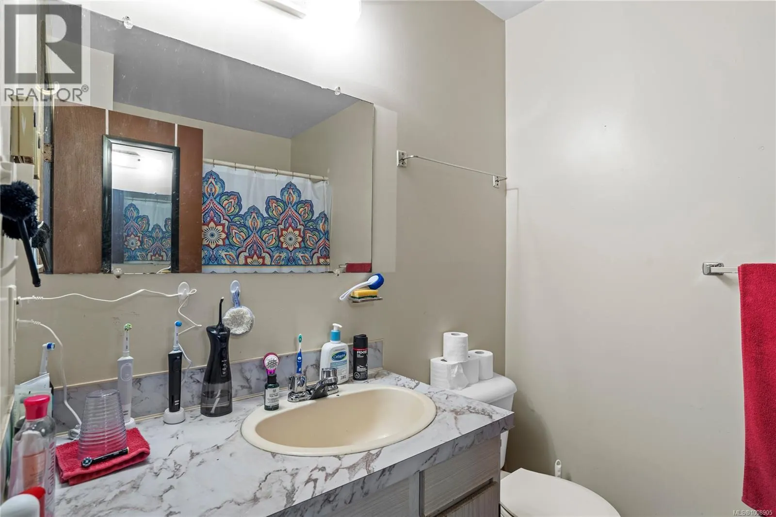 B 1060 St. George Cres
