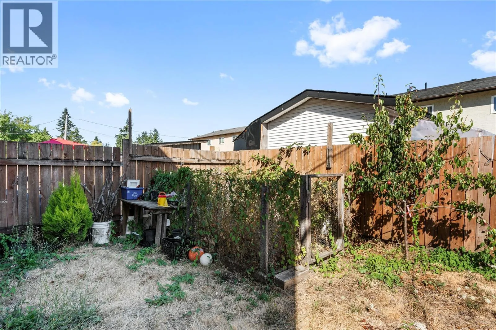B 1060 St. George Cres