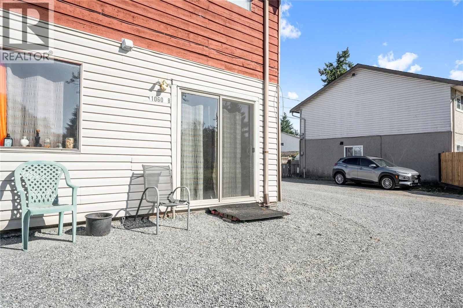 B 1060 St. George Cres