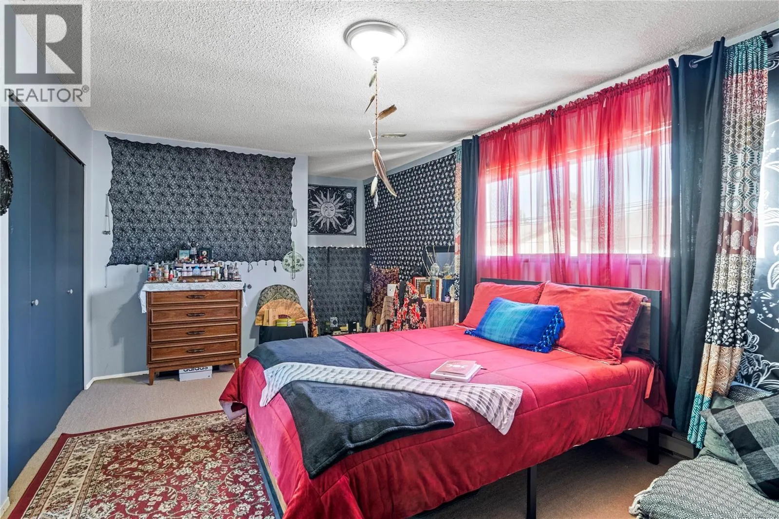 B 1060 St. George Cres