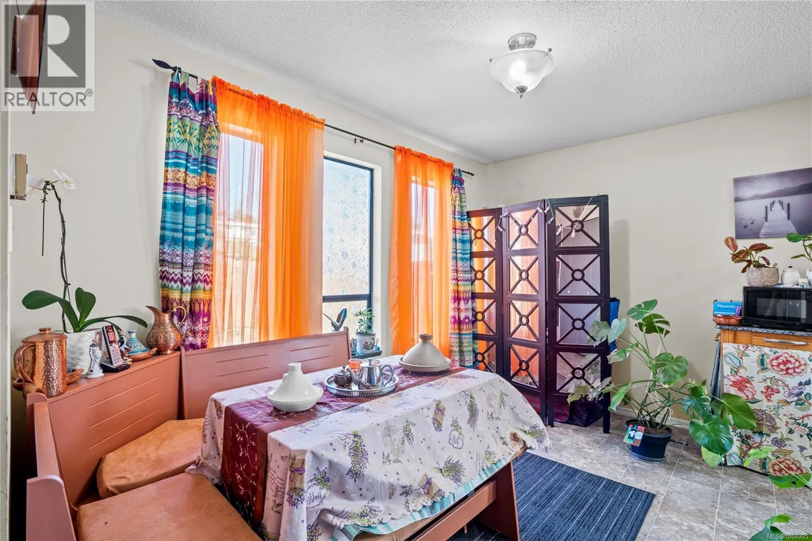 B 1060 St. George Cres