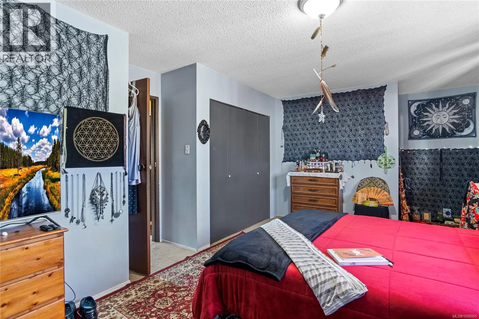 B 1060 St. George Cres
