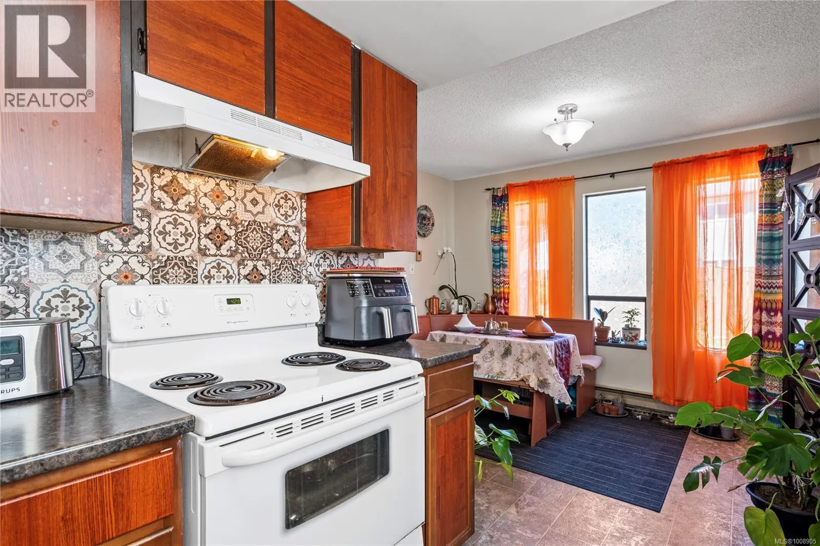 B 1060 St. George Cres