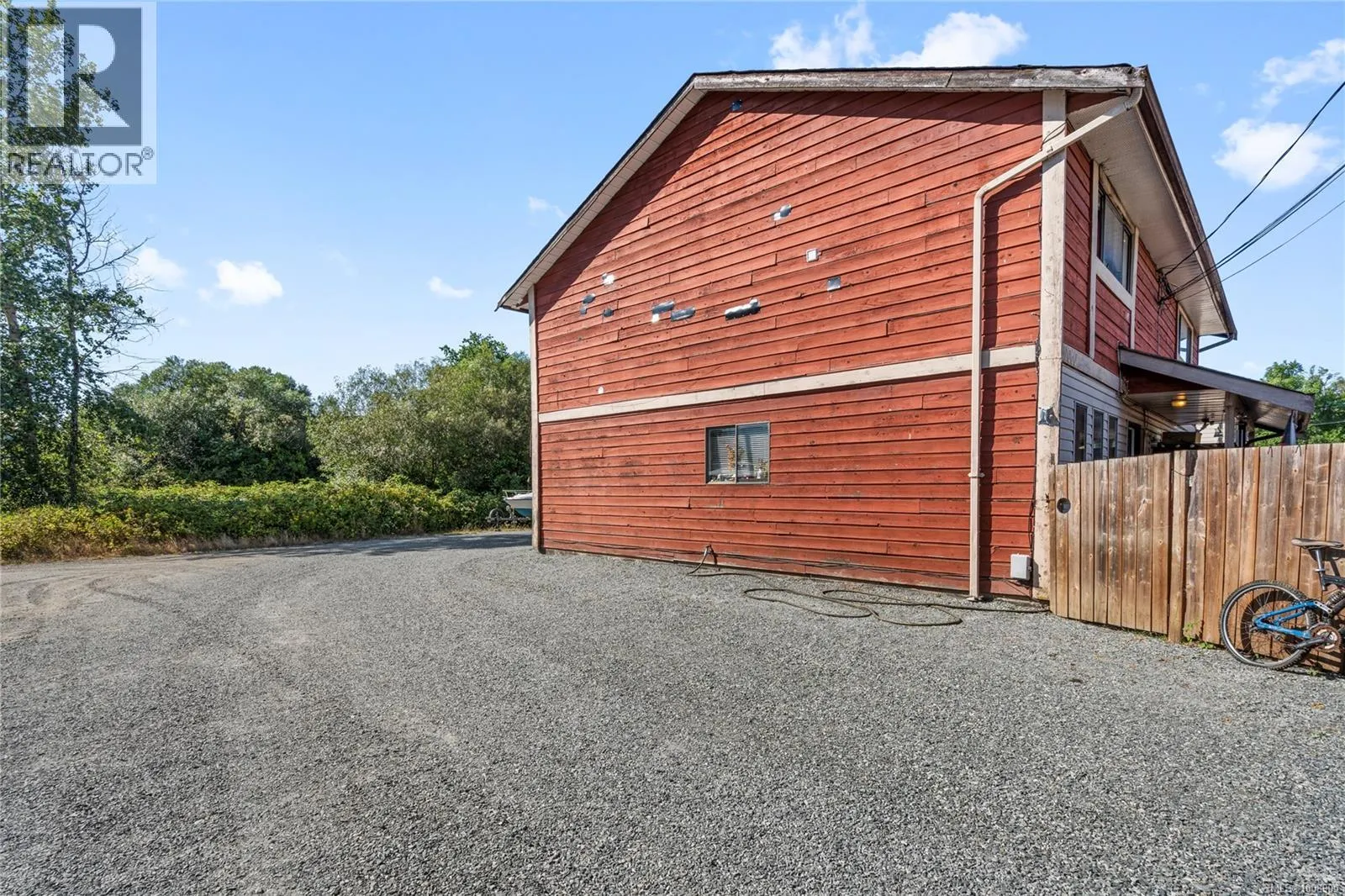 B 1060 St. George Cres