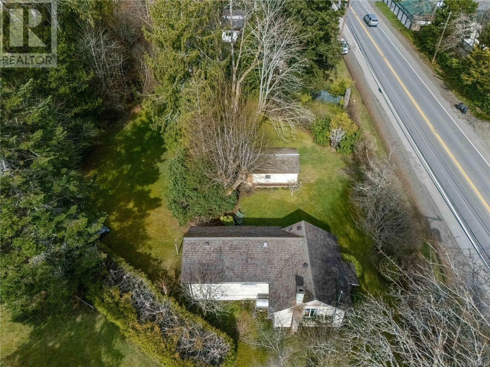 6100 Island Hwy W