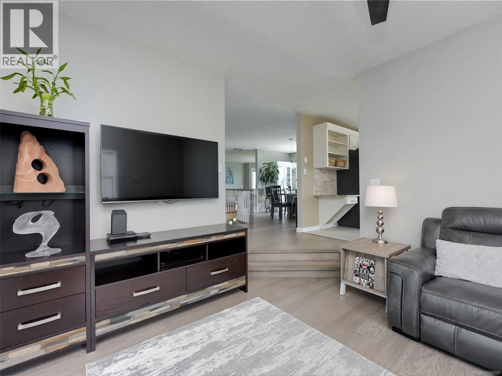 6428 Bella Vista Dr