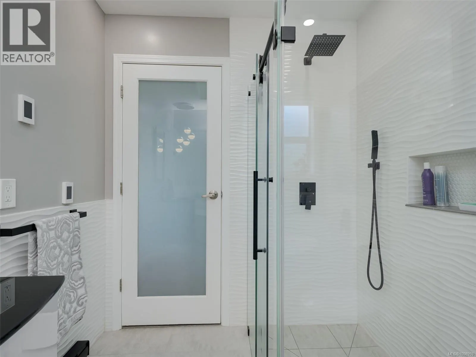 6428 Bella Vista Dr