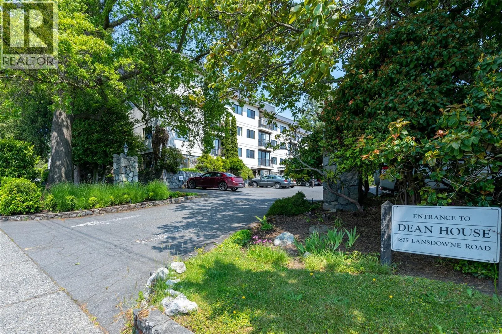 201 1875 Lansdowne Rd