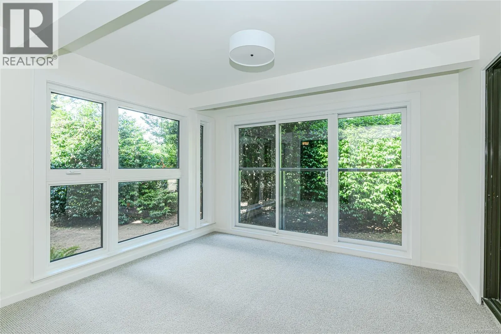 201 1875 Lansdowne Rd