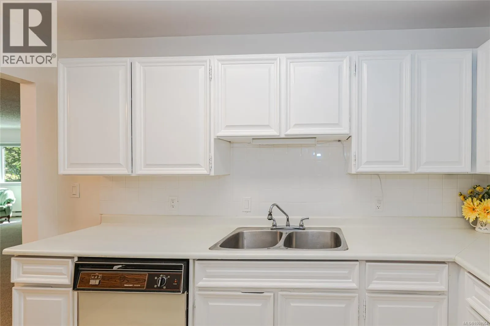 201 1875 Lansdowne Rd