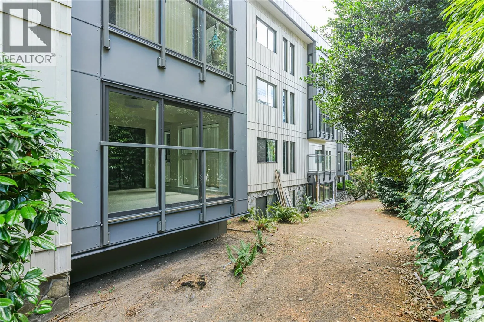 201 1875 Lansdowne Rd