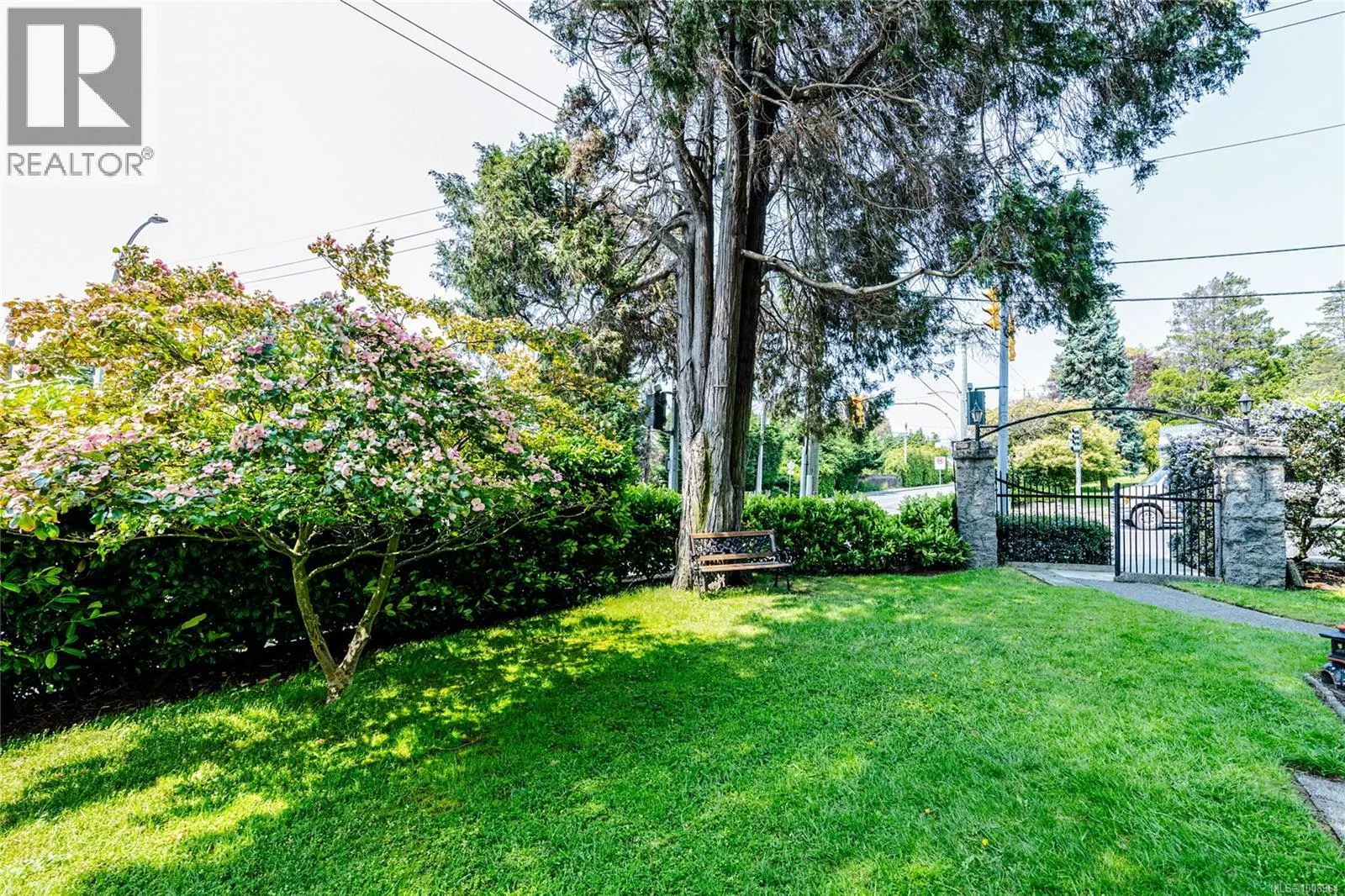 201 1875 Lansdowne Rd