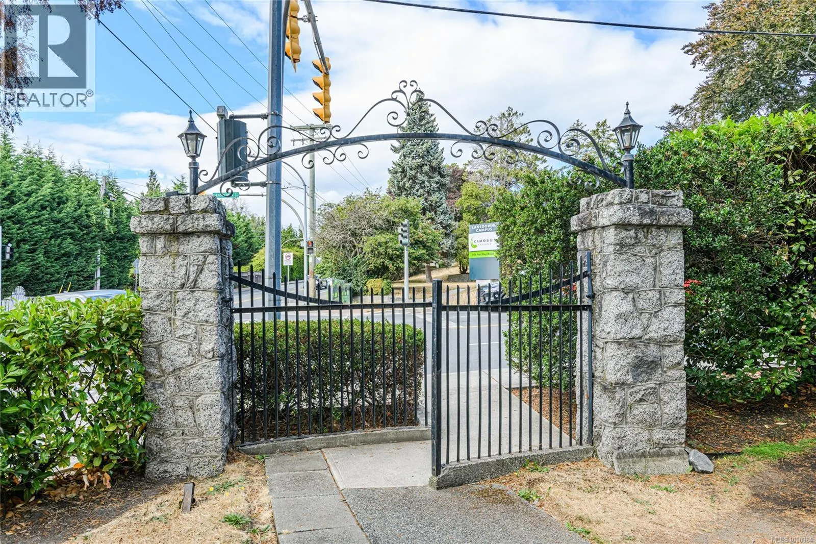 201 1875 Lansdowne Rd