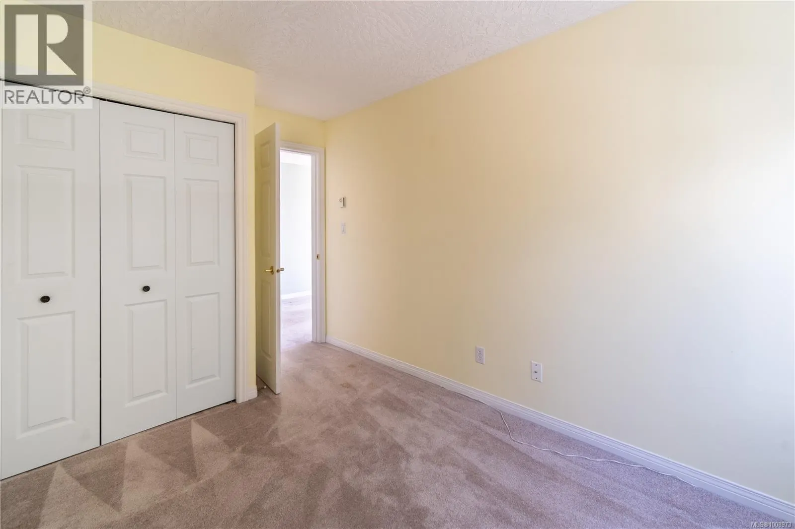 303 2440 Oakville Ave