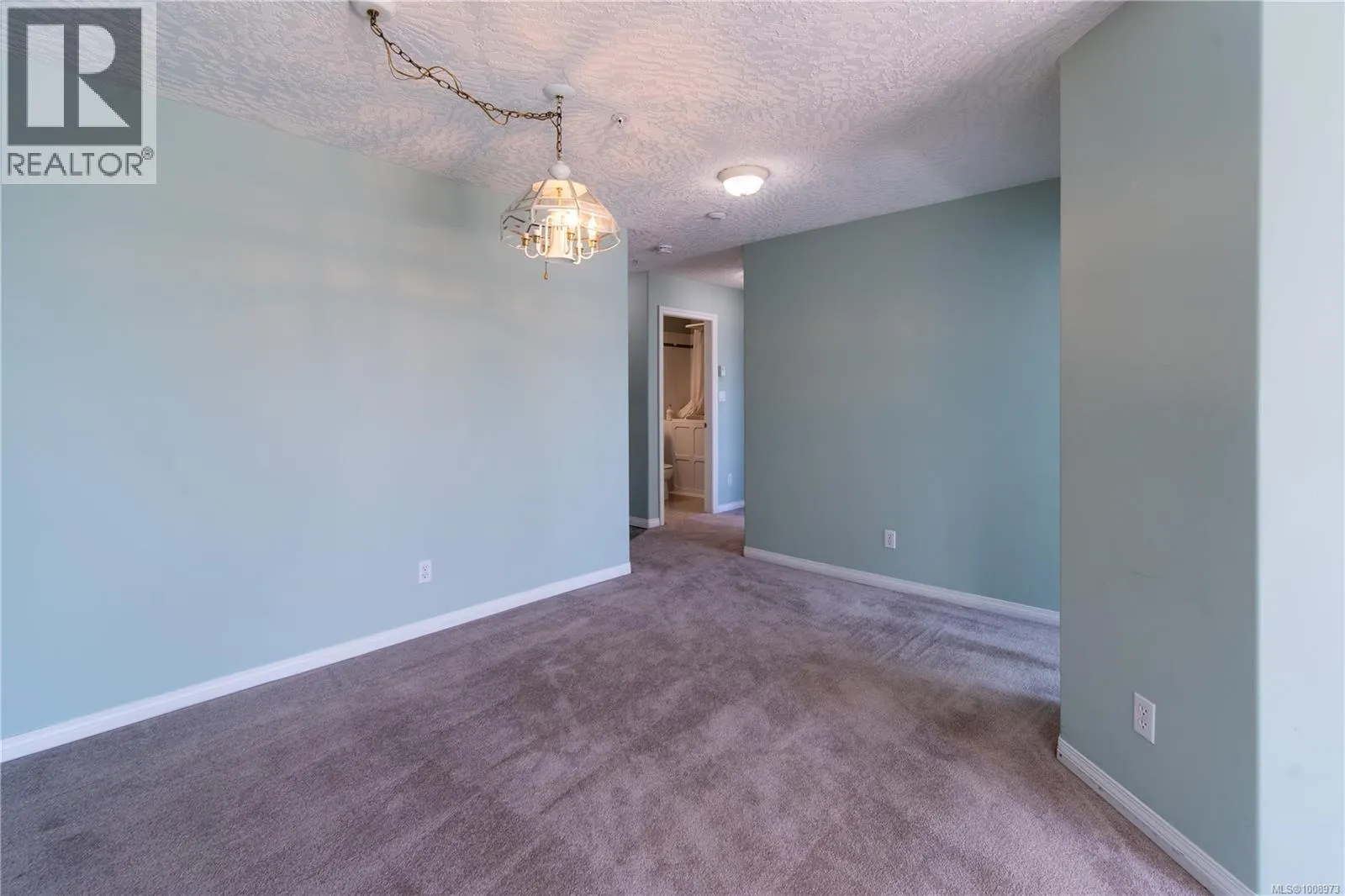 303 2440 Oakville Ave