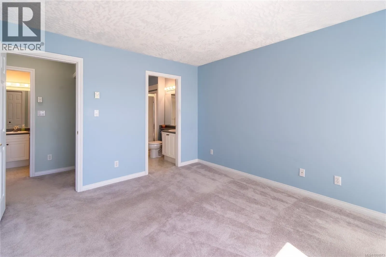 303 2440 Oakville Ave